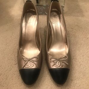 Chanel gold & black leather , CC & bow, size 40. Chanel gold & black leather , CC & bow, size 40.