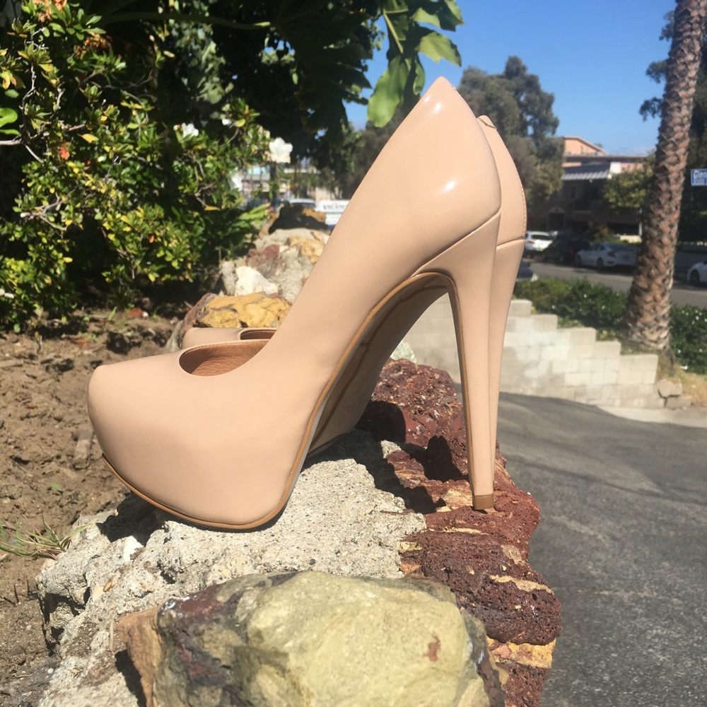 Steve Madden patent leather nude platform pumps
