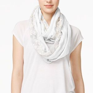 Get caught in a boho romantic with ho-so-pretty.