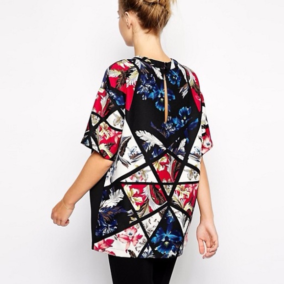 ⛔️ SOLD ⛔️ Floral Geometric Top - Picture 3 of 7