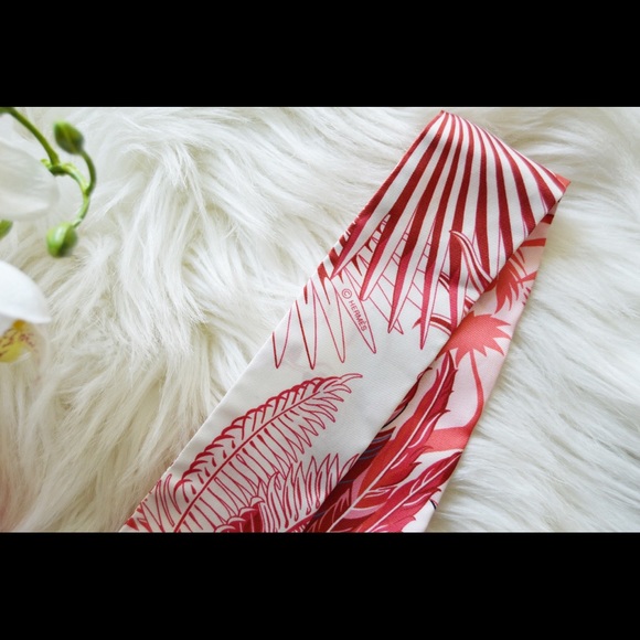 Hermès Peacock Silk Twilly - Picture 2 of 6