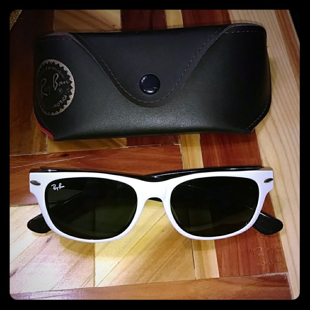 Ray Ban Wayfarer​ white and black sunglasses