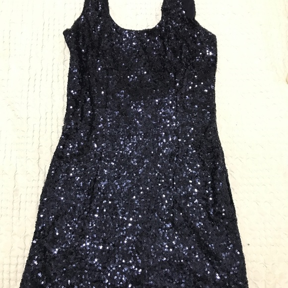 Sparkly blue sequin low back dress - Picture 2 of 4