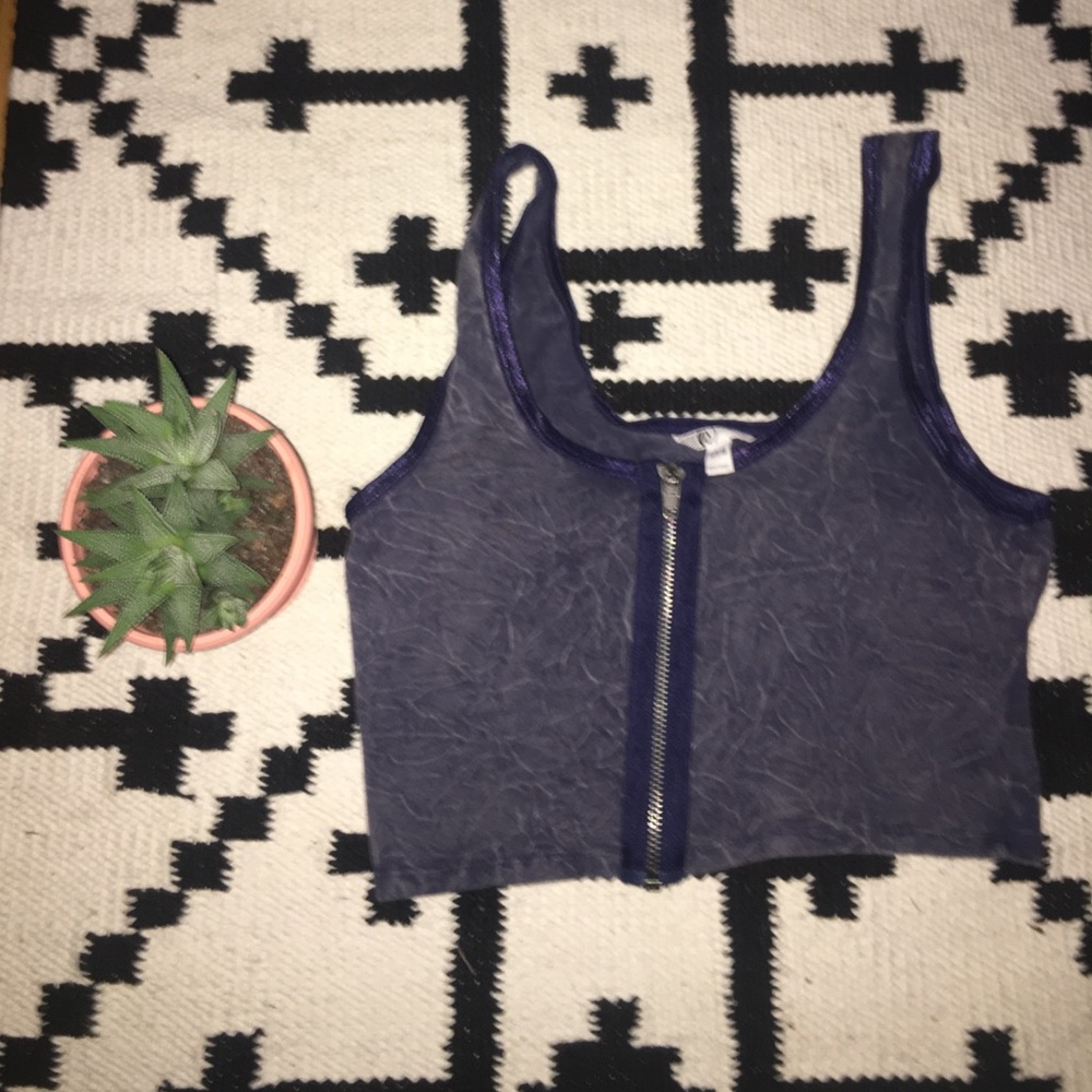 VOLCOM Cute Crop top!