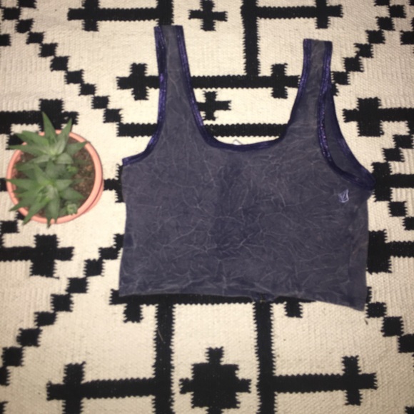 VOLCOM Cute Crop top! - Picture 2 of 2