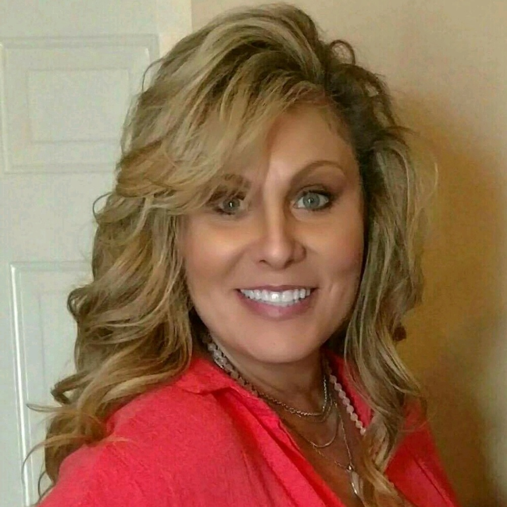 Meet your Posher, Lori Leree 🤗