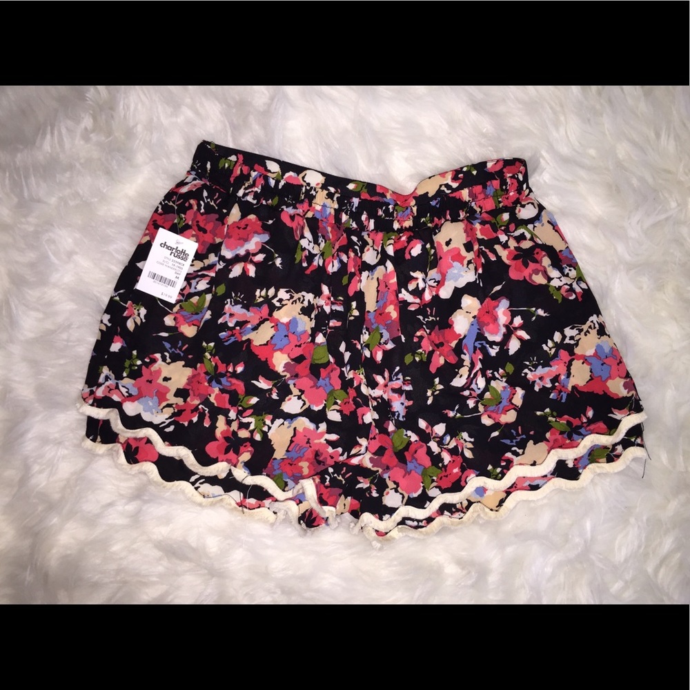 Floral shorts with scallop fringe detail