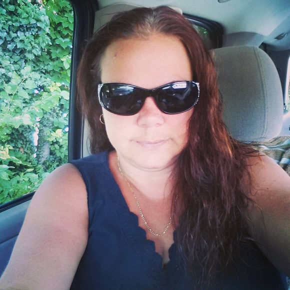 Meet your Posher, Stephanie - Picture 1 of 1