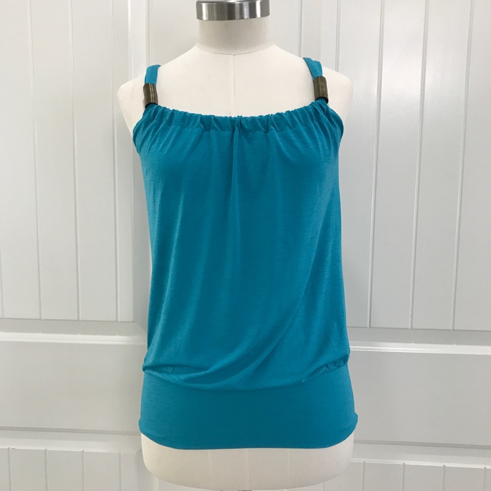 B.Wear Sleeveless Top
