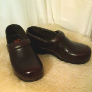 Dansko XP Dark Brown Shoes size 40 (9.5/10)