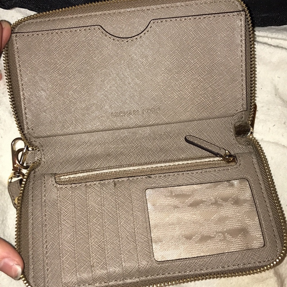 Authentic Michael Kors Jet Set Wallet