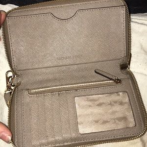 Authentic Michael Kors Jet Set Wallet