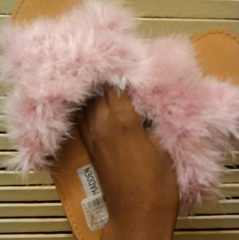 Steven Madden Fluffy Sandals
