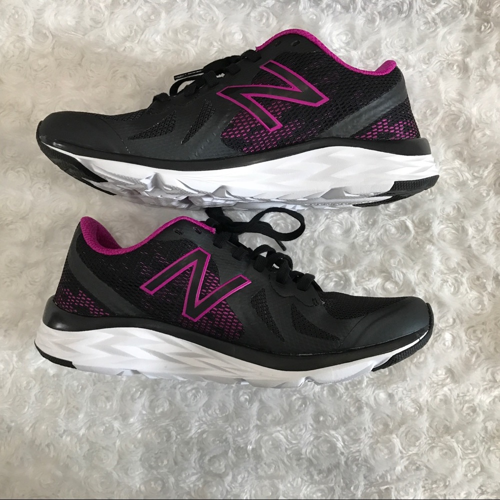 Women's New Balance Running Shoes - Picture 4 of 6