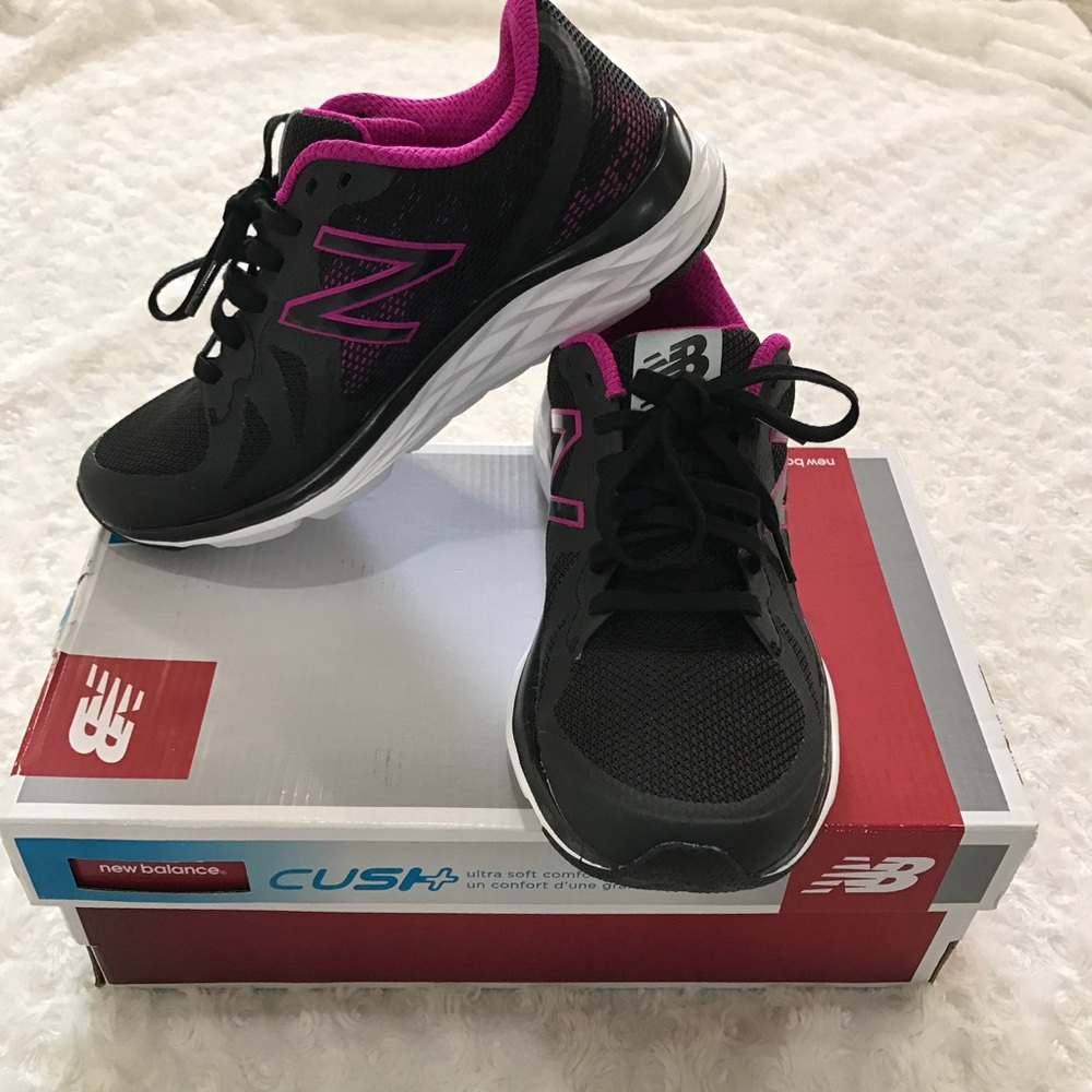 Women's New Balance Running Shoes - Picture 5 of 6