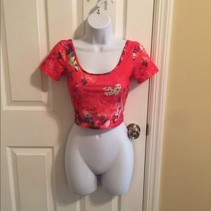✨ Fun Crop Top! Size Small