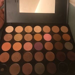 Morphe Brushes eyeshadow  palette.