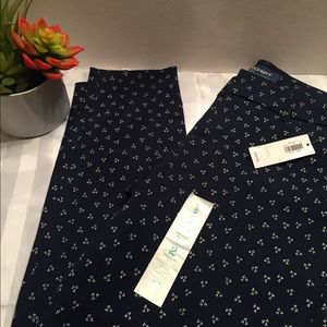 Old Navy mid-rise, ankle length Pixie pants. SZ 2.