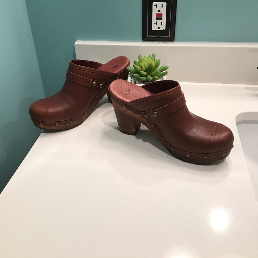Ugg "Jolene" Clog in Cinnamon