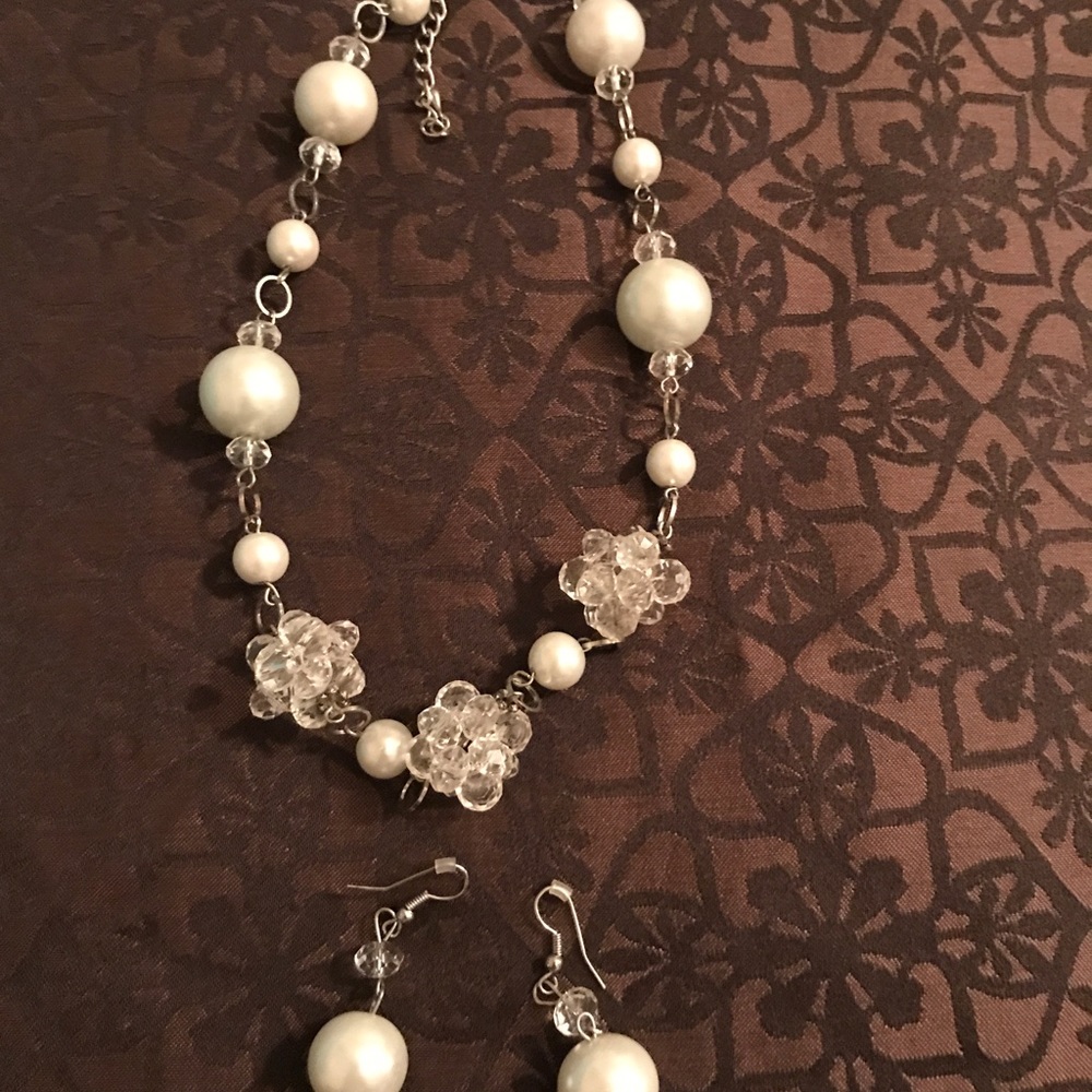 Necklace with earrings set