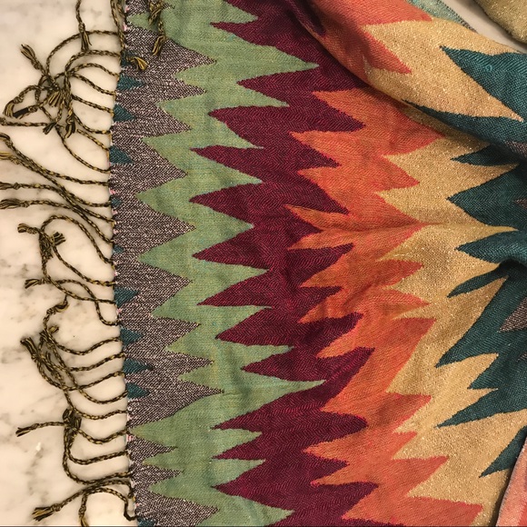 Echo Scarf - Picture 2 of 7