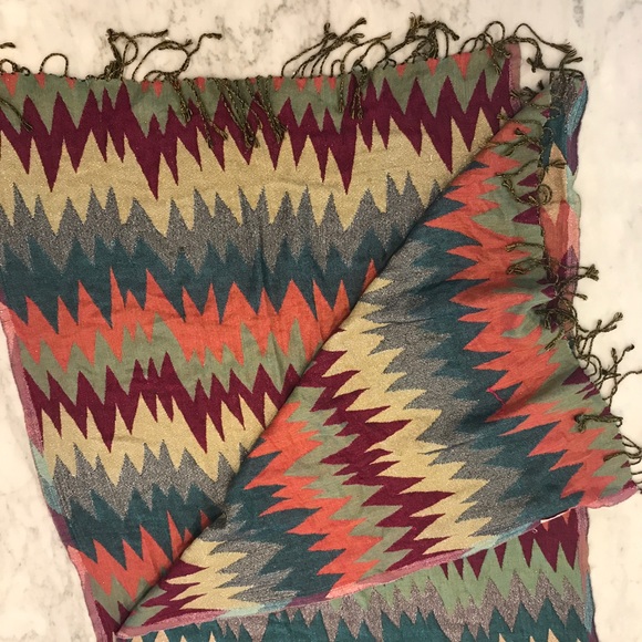 Echo Scarf - Picture 7 of 7