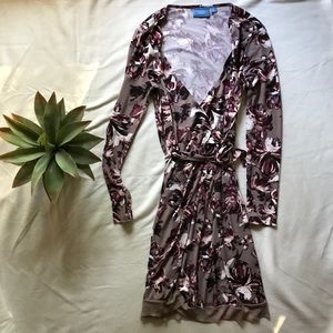 NEW Vera Wang Wrap Dress