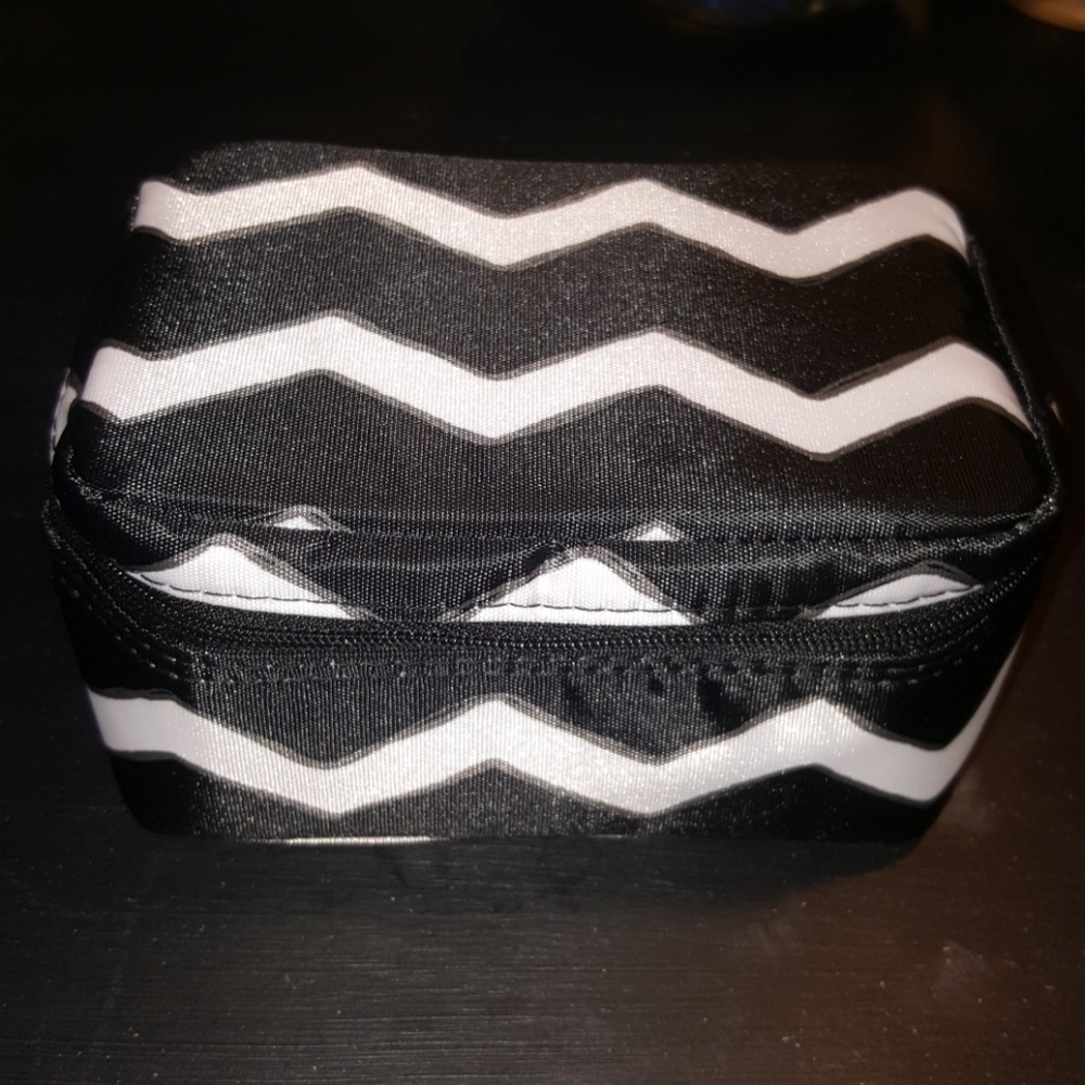 Chevron Print Travel Jewelry Case