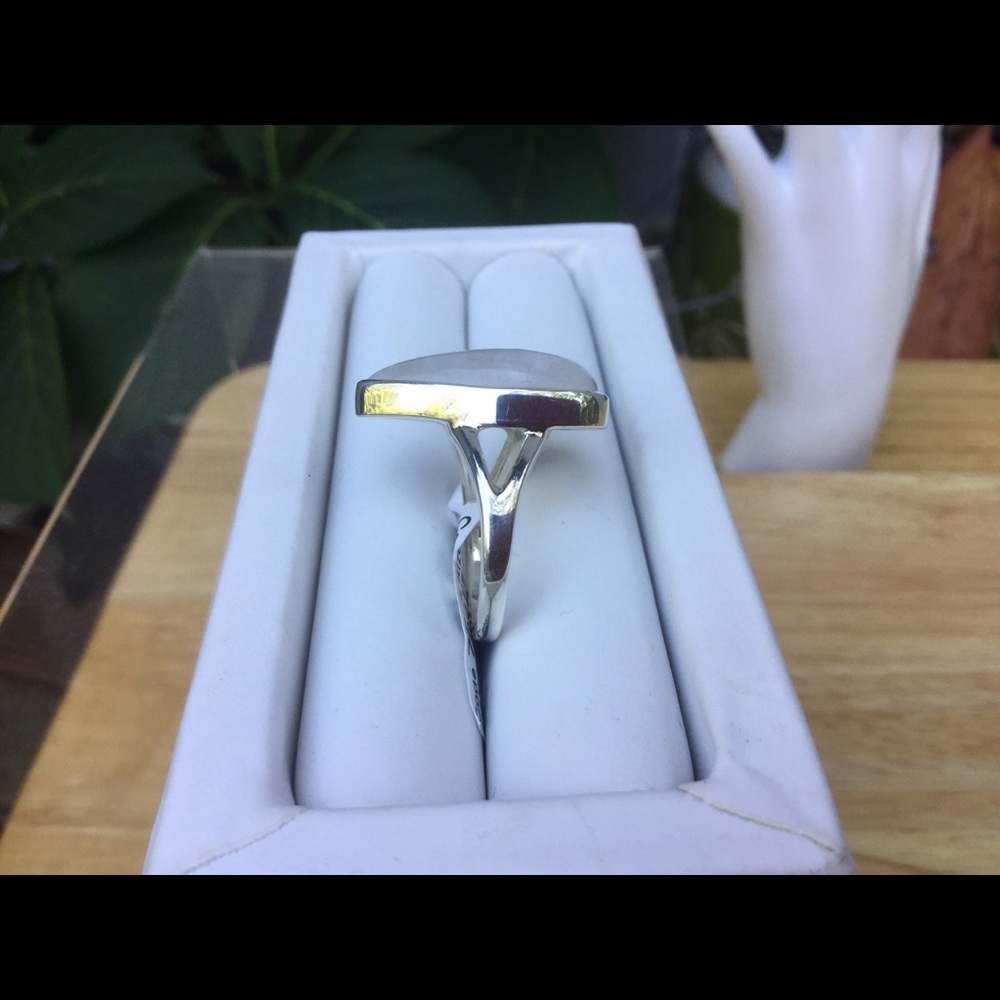 SOLD. Exeptional Quality Rainbow Moonstone Ring - Picture 2 of 4