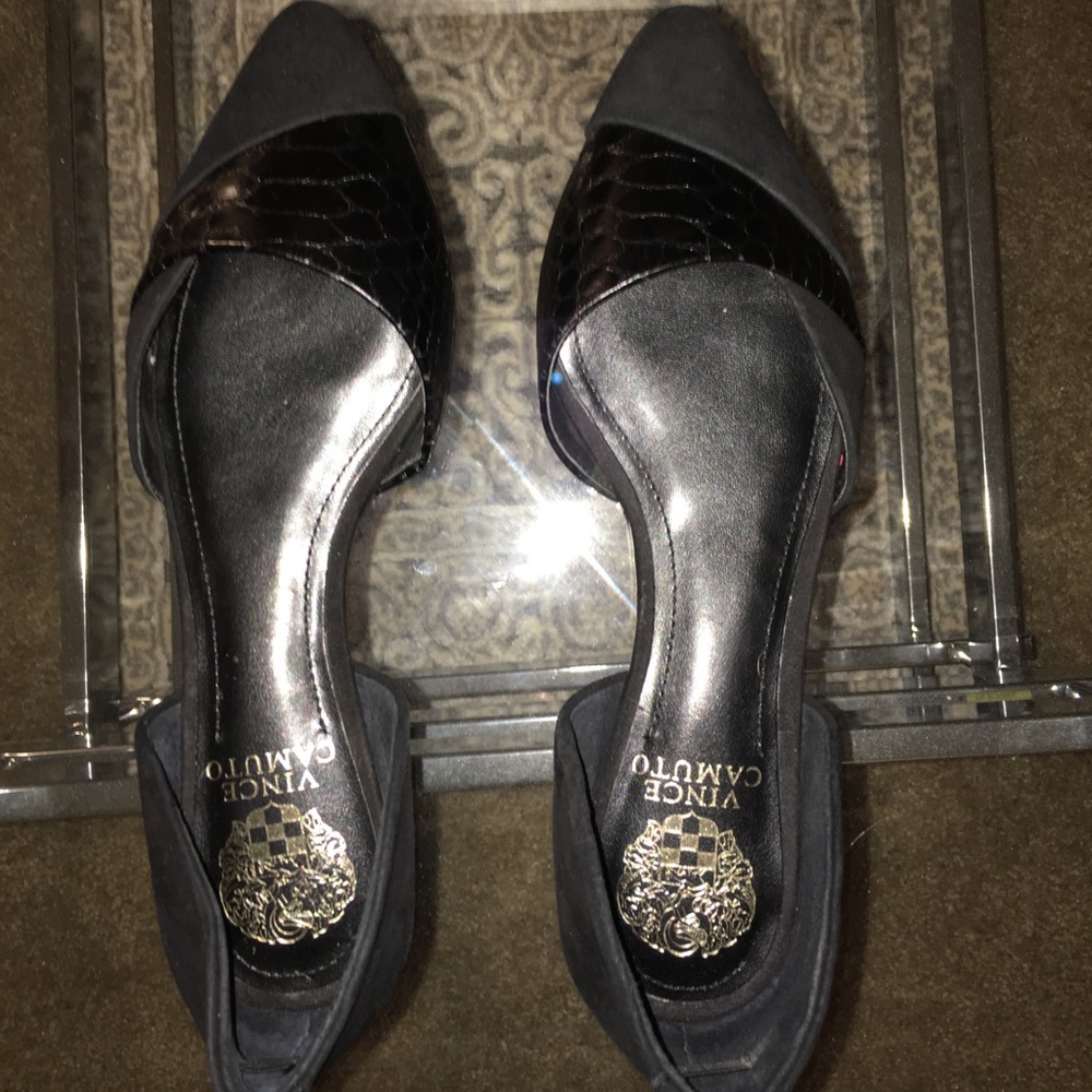 Black leather Vince Camuto flats