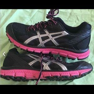 ASIC tennis shoes size 8.5