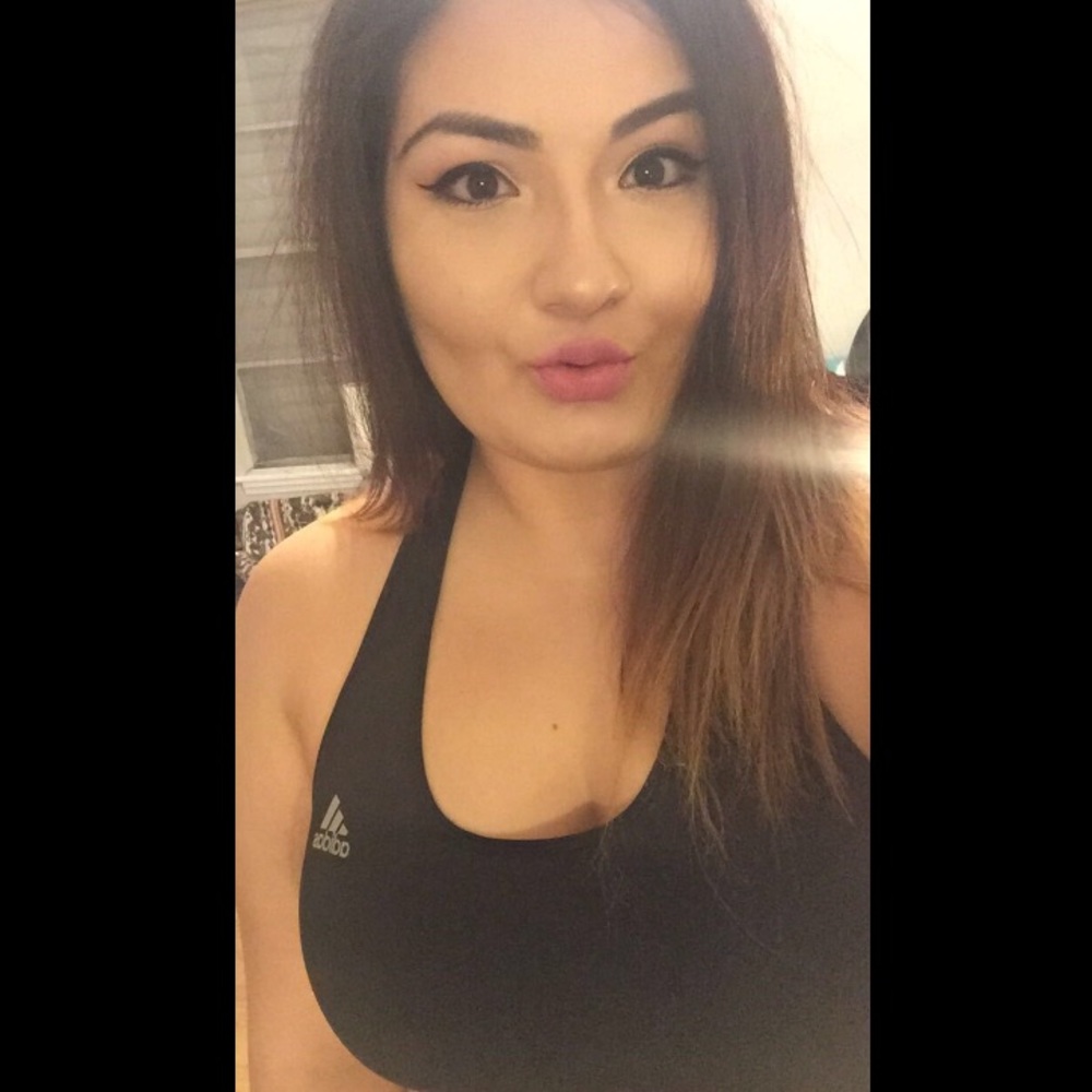 Meet your Posher, Alora