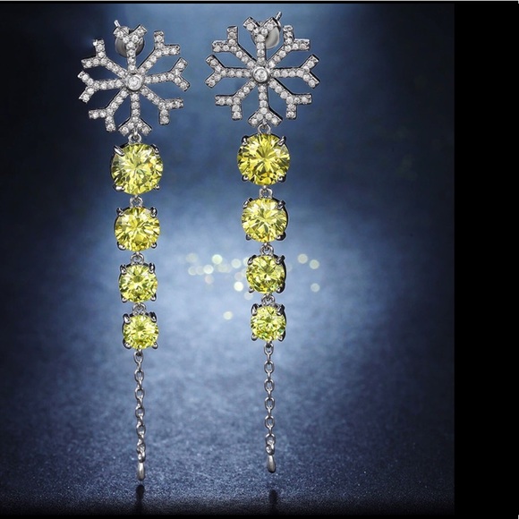 🎁 Swarovski Crystals Clarabelle Earrings - Picture 3 of 3