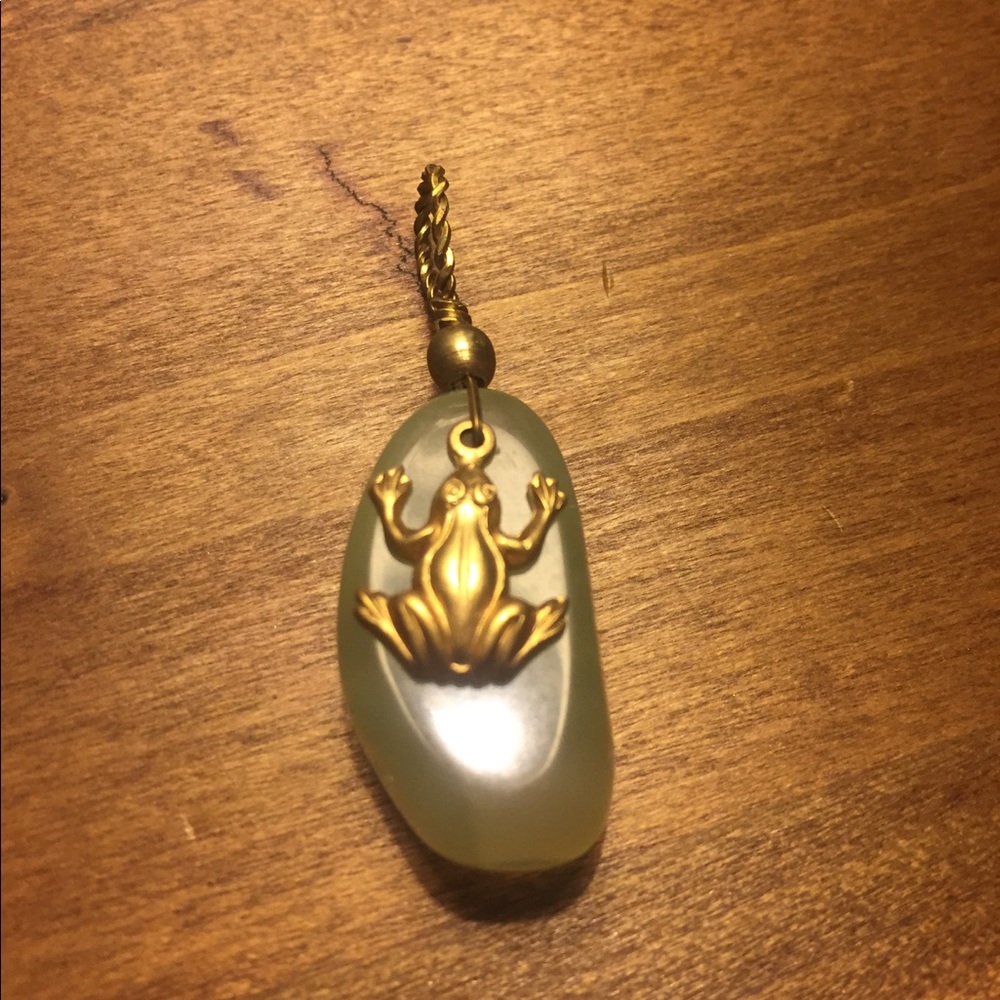 Gold Frog & Jade Colored Stone Pendant - Picture 3 of 3