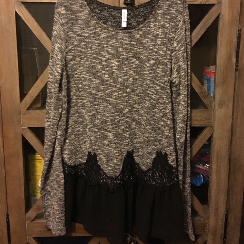 Cute long sleeve light weight sweater