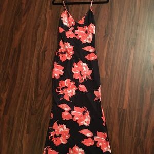 Long maxi dress with flowers stretchy material Long maxi dress with flowers stretchy material