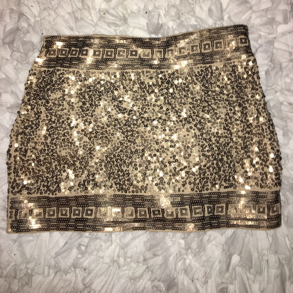Express Sequence Skirt ! 💛