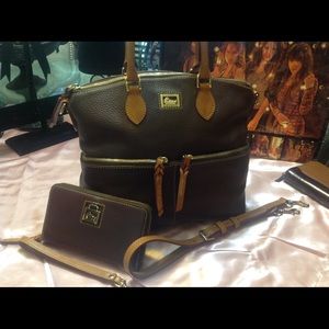 Dooney&Bourke Satchel matching Wallet Dooney&Bourke Satchel matching Wallet