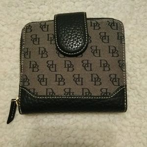 NEW-Dooney & Bourke bifold women's wallet NEW-Dooney & Bourke bifold women's wallet