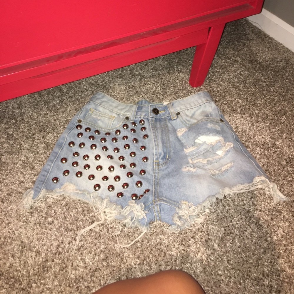 HIGH WAISTED STUDDED SHORTS