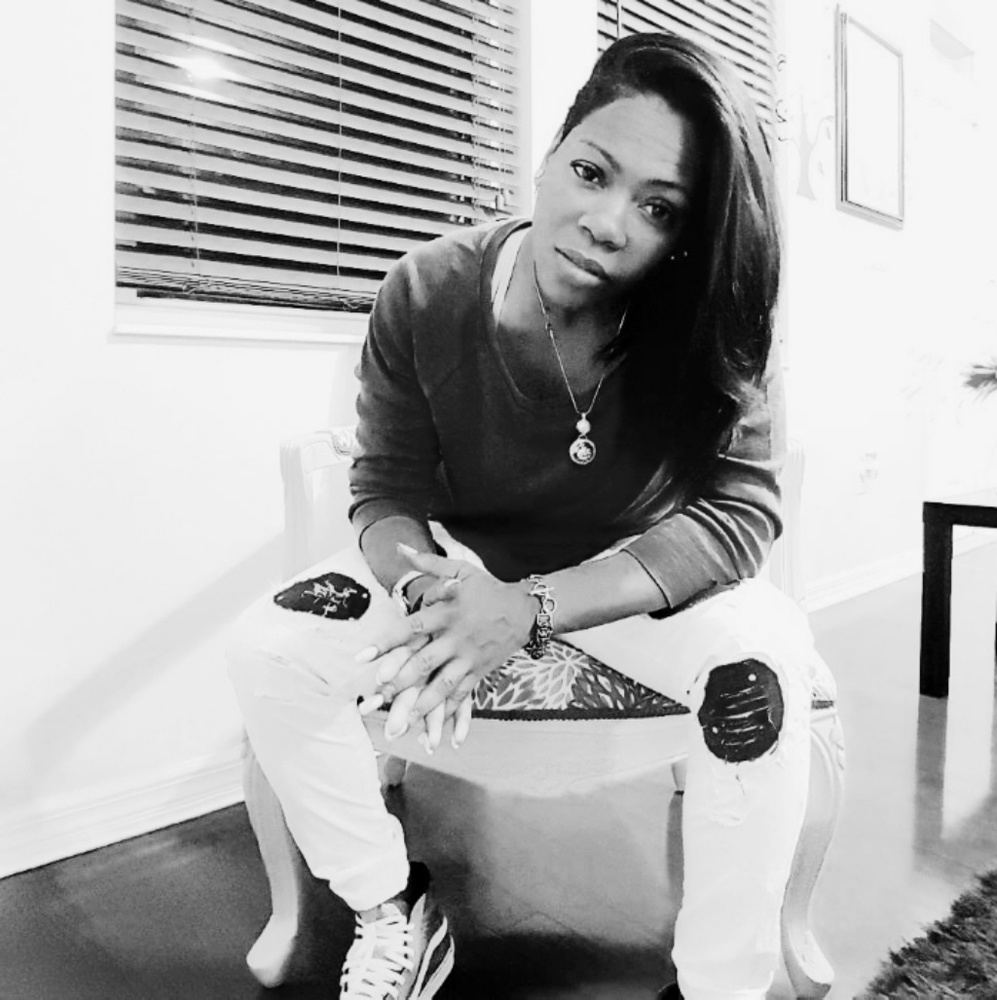 Meet your Posher, Mia