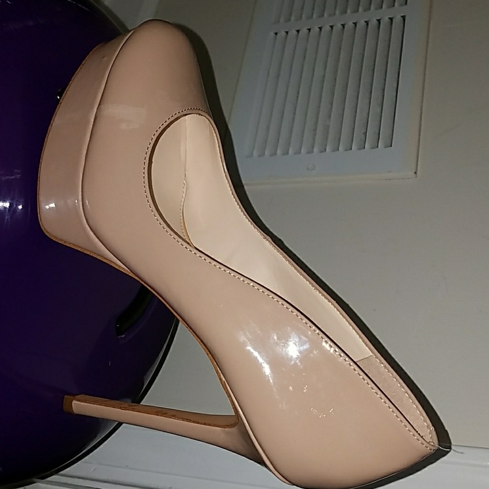 Jessica Simpson Nude Pump