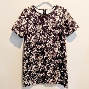 Trendy floral dress with leather trimming Trendy floral dress with leather trimming