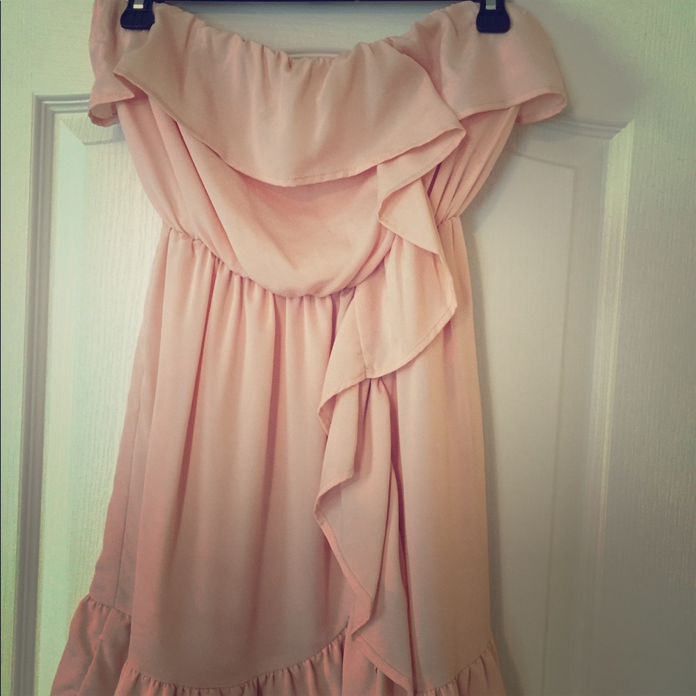 Adorable peach toned summer dress