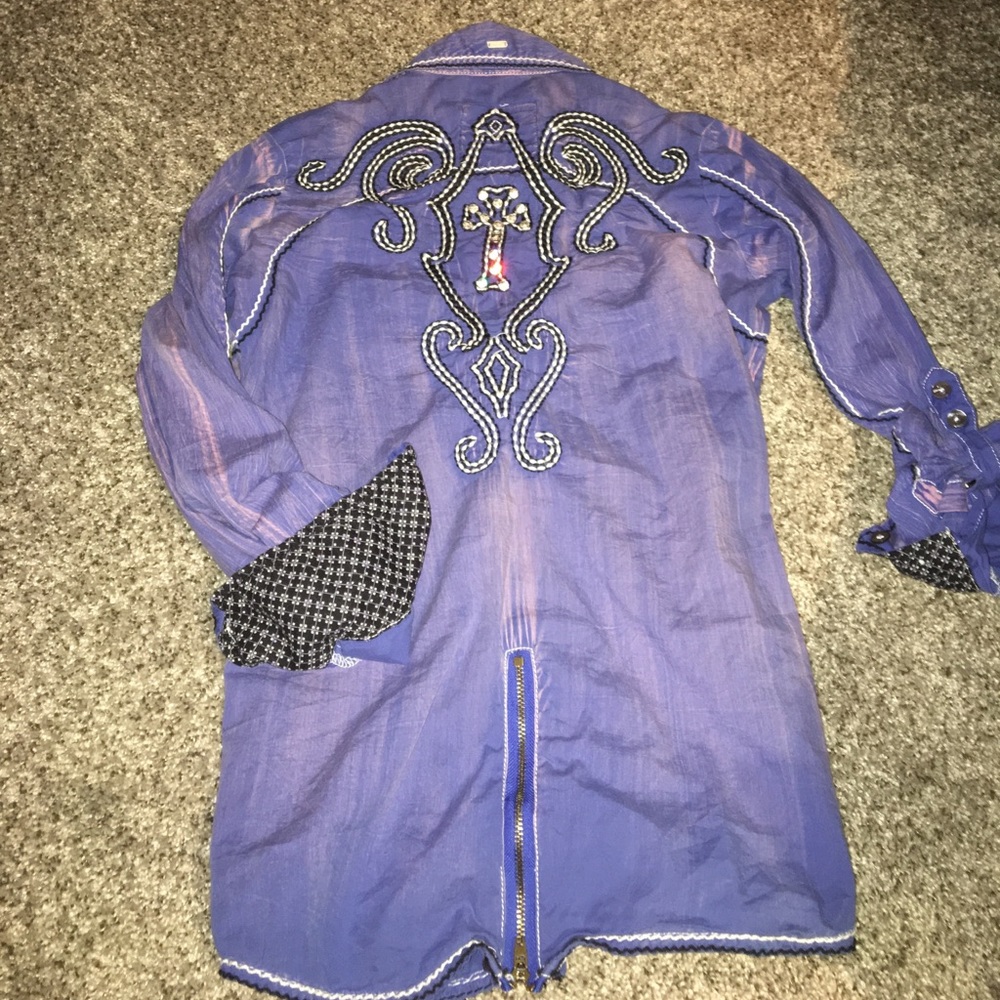 EMBELLISHED BUTTOM UP