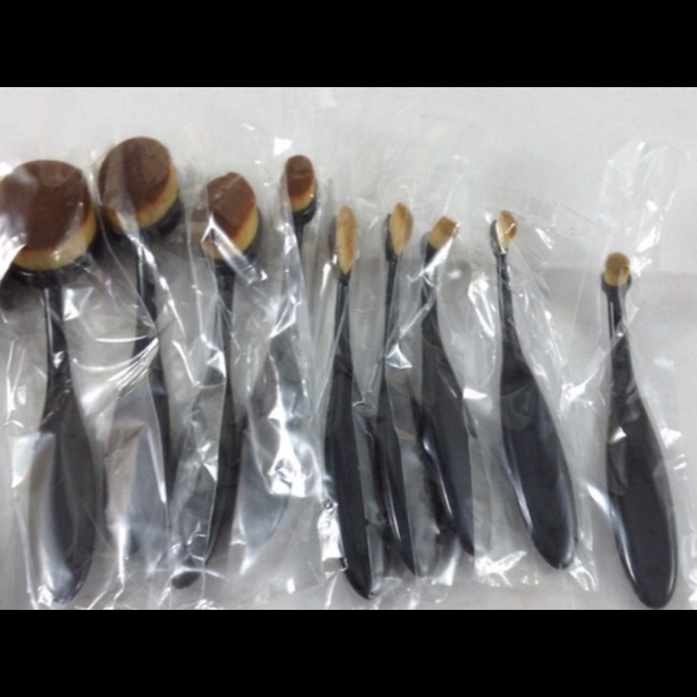 Makeup brushes firm