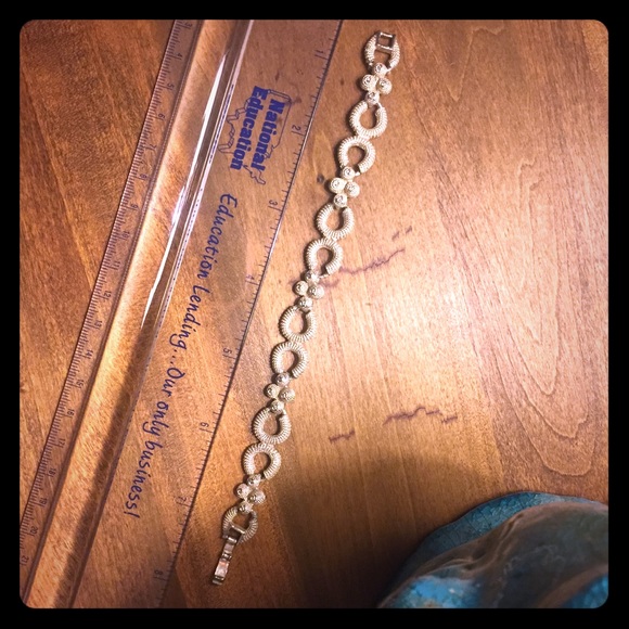 Silver Costume Jewelry Bracelet - Picture 1 of 2