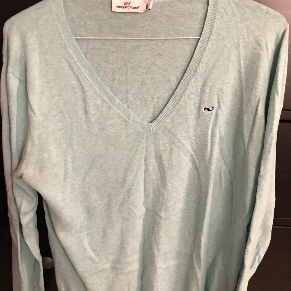 Embroidered vineyard vines lightweight sweater