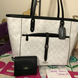 Nwt large Coach City Zip pouch tote set