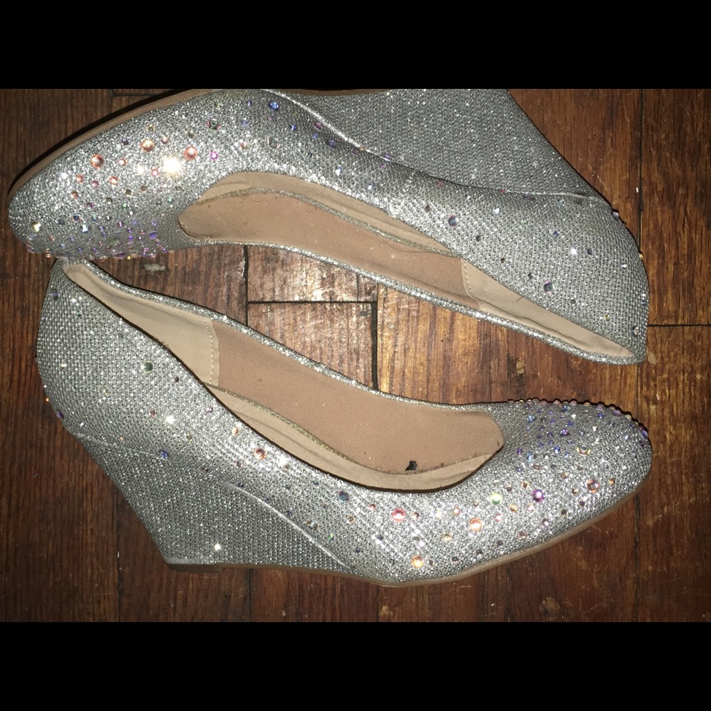 Used women wedges one in gold one in silver.